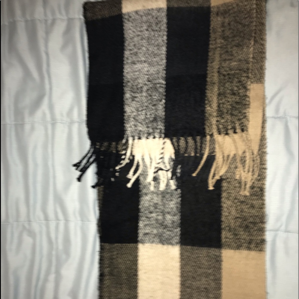 Tan and black scarf
